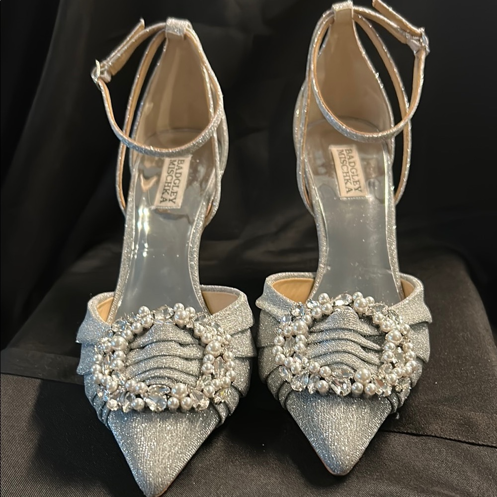 Elegant Silver Women's Shoes with Pearl Embellishments